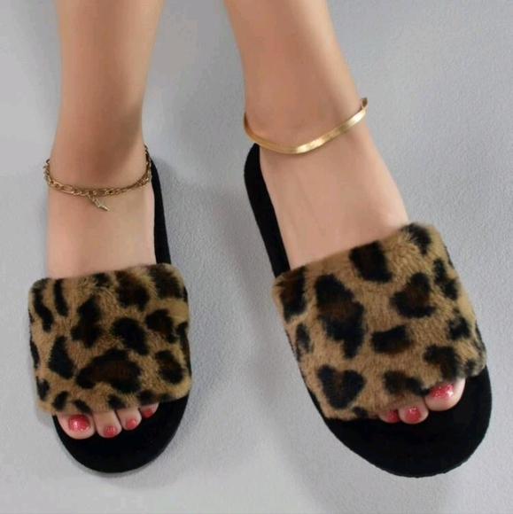 ๐5 for $25*'Leopard Print Slippers - Picture 2 of 6